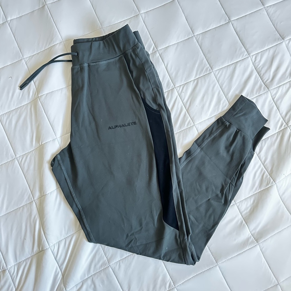 Alphalete joggers